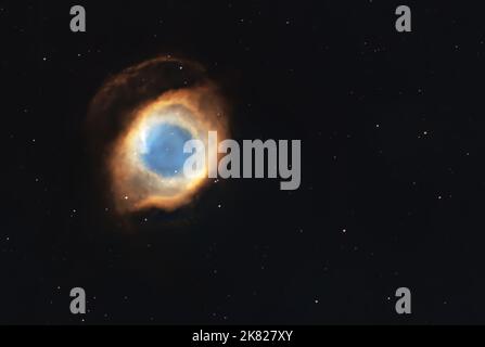 Der Helix-Nebel (NGC 7293) oder Eye of God-Nebel, aufgenommen in der Hubble-Palette aus Großbritannien Stockfoto