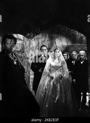 Orson Welles & Joan Fontaine Film: Jane Eyre (USA 1943) Charaktere: Edward Rochester, Jane Eyre / Literaturverfilmung (nach dem Buch von Charlotte Brontë) Regie: Robert Stevenson 24 December 1943 **WARNUNG** Dieses Foto ist nur für den redaktionellen Gebrauch bestimmt und unterliegt dem Copyright von 20. CENTURY FOX und/oder des Fotografen, der von der Film- oder Produktionsfirma beauftragt wurde, und kann nur durch Publikationen im Zusammenhang mit der Bewerbung des oben genannten Films reproduziert werden. Eine obligatorische Gutschrift an 20. CENTURY FOX ist erforderlich. Der Fotograf sollte auch bei Bekanntwerden des Fotos gutgeschrieben werden. Eine kommerzielle Nutzung kann nicht gewährt werden Stockfoto