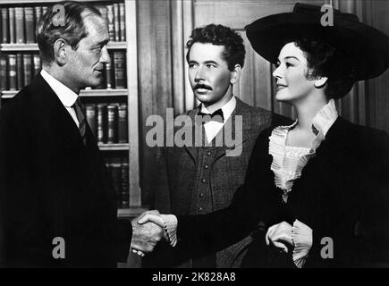 Dean Jagger, Alexander Knox & Rosalind Russell Film: Schwester Kenny (1946) Charaktere: Kevin Connors, Dr. McDonnell, Elizabeth Kenny Regie: Dudley Nichols 29. September 1946 **WARNUNG** Dieses Foto ist nur für redaktionelle Zwecke bestimmt und unterliegt dem Copyright von RKO und/oder des Fotografen, der von der Film- oder Produktionsfirma beauftragt wurde, und kann nur von Publikationen im Zusammenhang mit der Bewerbung des oben genannten Films reproduziert werden. Eine obligatorische Gutschrift an RKO ist erforderlich. Der Fotograf sollte auch bei Bekanntwerden des Fotos gutgeschrieben werden. Ohne schriftliche Genehmigung der Film Company kann keine kommerzielle Nutzung gewährt werden. Stockfoto