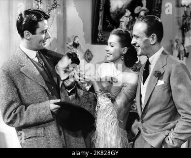 Peter Lawford, Ann Miller & Fred Astaire Film: Easter Parade (1948) Charaktere: Jonathan Harrow III, Nadine Hale, Don Hewes Regie: Charles Walters 07 July 1948 **WARNUNG** Dieses Foto ist nur für den redaktionellen Gebrauch bestimmt und unterliegt dem Copyright der Filmgesellschaft und/oder des Fotografen, der von der Film- oder Produktionsgesellschaft beauftragt wurde, und kann nur durch Publikationen im Zusammenhang mit der Bewerbung des oben genannten Films reproduziert werden. Eine obligatorische Gutschrift an die Filmgesellschaft ist erforderlich. Der Fotograf sollte auch bei Bekanntwerden des Fotos gutgeschrieben werden. Ohne schriftliche Genehmigung der Fil kann keine kommerzielle Nutzung gewährt werden Stockfoto