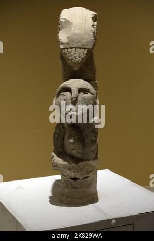 Şanlıurfa Museum (türkisch: Şanlıurfa Müzesi) ist ein archäologisches Museum in Şanlıurfa, Türkei. Etwa 10,000 Artefakte werden im Şanlıurfa ausgestellt Stockfoto