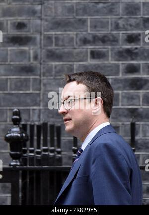 Simon Clarke MP (Con: Middlesbrough South and East Cleveland) Staatssekretär für die Aufheitung, Wohnungsbau und Gemeinden - verlässt 10 Downing Street Stockfoto