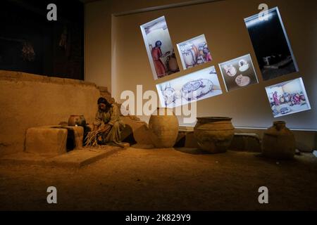 Şanlıurfa Museum (türkisch: Şanlıurfa Müzesi) ist ein archäologisches Museum in Şanlıurfa, Türkei. Etwa 10,000 Artefakte werden im Şanlıurfa ausgestellt Stockfoto