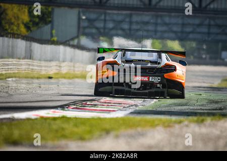 McLaren 650S GT3 in Ascari Monza ein Spektakel und ein unverkennbares Soud für den Motorsport Stockfoto