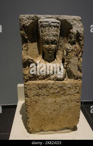 Şanlıurfa Museum (türkisch: Şanlıurfa Müzesi) ist ein archäologisches Museum in Şanlıurfa, Türkei. Etwa 10,000 Artefakte werden im Şanlıurfa ausgestellt Stockfoto