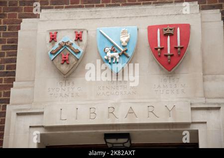 Standards, Bibliothekseingang, Inner Temple, Tempel, City of London, London – Stockfoto