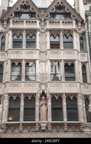 Mary Queen of Scots House, Fleet Street, London - kunstvolles Gebäude mit einer Statue der Mary Queen of Scots im ersten Stock. Stockfoto