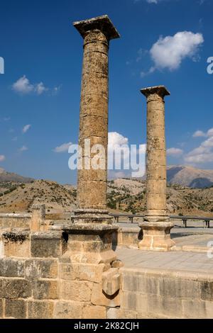 Die Severan-Brücke (auch bekannt als Chabinas-Brücke oder Cendere-Brücke oder Septimius-Severus-Brücke; türkisch: Cendere Köprüsü) ist eine spätrömische Brückenloka Stockfoto