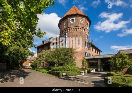 Deutschland, Südlohn, Westmuensterland, Münsterland, Westfalen, Nordrhein-Westfalen, NRW, Südlohn-Oeding, Schloss Oeding, ehemaliges Wasserschloss, Burgturm, heute Burghotel Pass Stockfoto