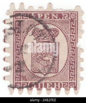 FINNLAND - 1873: Eine lilafarbene Briefmarke mit 5 Stiften, die Wappen mit Serpentinperforation zeigt Stockfoto