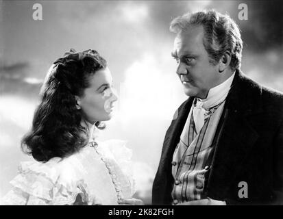 Vivien Leigh & Thomas Mitchell Film: Gone with the Wind (USA 1939) Charaktere: Scarlett O'Hara - ihre Tochter, Gerald O'Hara Regie: Victor Fleming 15. Dezember 1939 **WARNUNG** Dieses Foto ist nur für redaktionelle Zwecke bestimmt und unterliegt dem Copyright von MGM und/oder dem von der Film- oder Produktionsfirma beauftragten Fotografen und kann nur durch Publikationen im Zusammenhang mit der Bewerbung des oben genannten Films reproduziert werden. Eine obligatorische Gutschrift an MGM ist erforderlich. Der Fotograf sollte auch bei Bekanntwerden des Fotos gutgeschrieben werden. Ohne schriftliche Genehmigung der Film Company kann keine kommerzielle Nutzung gewährt werden. Stockfoto