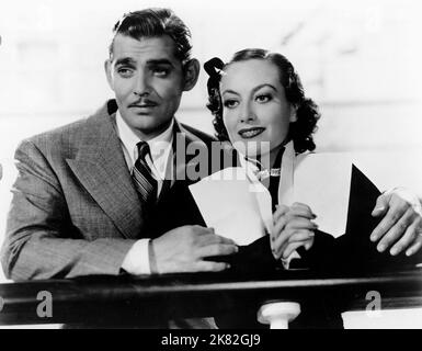 Clark Gable & Joan Crawford Film: Forsaking All Others (USA 1934) Charaktere: Jeffrey 'Jeff' / 'Jeffy' Williams, Mary Clay Regie: W.S. Van Dyke 23 December 1934 **WARNUNG** Dieses Foto ist nur für redaktionelle Zwecke bestimmt und unterliegt dem Copyright von MGM und/oder dem Fotografen, der von der Film- oder Produktionsfirma beauftragt wurde, und kann nur durch Publikationen im Zusammenhang mit der Bewerbung des oben genannten Films reproduziert werden. Eine obligatorische Gutschrift an MGM ist erforderlich. Der Fotograf sollte auch bei Bekanntwerden des Fotos gutgeschrieben werden. Ohne schriftliche Genehmigung der Film Company kann keine kommerzielle Nutzung gewährt werden. Stockfoto