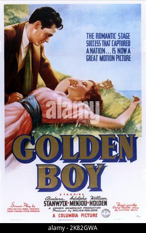 William Holden & Barbara Stanwyck Poster Film: Golden Boy (USA 1939) Charaktere: Joe Bonaparte, Lorna Moon Regie: Rouben Mamoulian 05. September 1939 **WARNUNG** Dieses Foto ist nur für den redaktionellen Gebrauch bestimmt und unterliegt dem Copyright von COLUMBIA PICTURES und/oder des Fotografen, der von der Film- oder Produktionsfirma beauftragt wurde und darf nur von Publikationen im Zusammenhang mit der Bewerbung des oben genannten Films reproduziert werden. Eine obligatorische Gutschrift für COLUMBIA PICTURES ist erforderlich. Der Fotograf sollte auch bei Bekanntwerden des Fotos gutgeschrieben werden. Ohne schriftliche Genehmigung der Film Company kann keine kommerzielle Nutzung gewährt werden Stockfoto