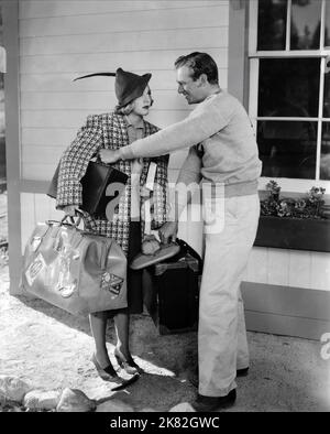 Ginger Rogers & Douglas Fairbanks Jr. Film: Having Wonderful Time (1938) Charaktere: Teddy Shaw, Chick Kirkland Regie: Alfred Santell 01 July 1938 **WARNUNG** Dieses Foto ist nur für redaktionelle Verwendung bestimmt und unterliegt dem Copyright von RKO und/oder dem von der Film- oder Produktionsfirma beauftragten Fotografen und kann nur durch Publikationen im Zusammenhang mit der Bewerbung des oben genannten Films reproduziert werden. Eine obligatorische Gutschrift an RKO ist erforderlich. Der Fotograf sollte auch bei Bekanntwerden des Fotos gutgeschrieben werden. Ohne schriftliche Genehmigung der Film Company kann keine kommerzielle Nutzung gewährt werden. Stockfoto