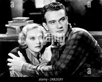 Sheila Terry & John Wayne Film: Haunted Gold (USA 1932) Charaktere: Janet Carter, John Mason Regie: Mack V. Wright 17 December 1932 **WARNUNG** Dieses Foto ist nur für redaktionelle Zwecke bestimmt und unterliegt dem Copyright der LEON SCHLESINGER STUDIOS und/oder des Fotografen, der von der Film- oder Produktionsfirma beauftragt wurde und darf nur durch Publikationen im Zusammenhang mit der Bewerbung des oben genannten Films reproduziert werden. Eine obligatorische Gutschrift an DIE STUDIOS VON LEON SCHLESINGER ist erforderlich. Der Fotograf sollte auch bei Bekanntwerden des Fotos gutgeschrieben werden. Ohne schriftliche Genehmigung der Film Company kann keine kommerzielle Nutzung gewährt werden. Stockfoto