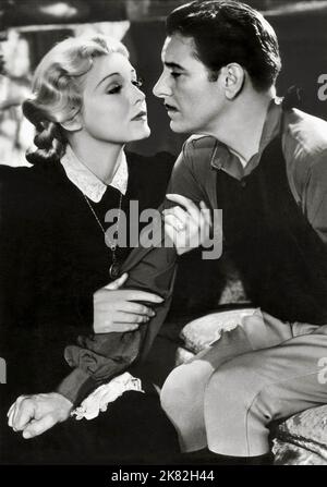 Madeleine Carroll & Ronald Colman Film: The Prisoner of Zenda (USA 1937) Regie: John Cromwell 02. September 1937 **WARNUNG** Dieses Foto ist nur für redaktionelle Verwendung bestimmt und unterliegt dem Copyright von UNITED ARTISTS und/oder dem von der Film- oder Produktionsfirma beauftragten Fotografen und kann nur durch Publikationen im Zusammenhang mit der Bewerbung des oben genannten Films reproduziert werden. Eine obligatorische Gutschrift für UNITED ARTISTS ist erforderlich. Der Fotograf sollte auch bei Bekanntwerden des Fotos gutgeschrieben werden. Ohne schriftliche Genehmigung der Film Company kann keine kommerzielle Nutzung gewährt werden. Stockfoto