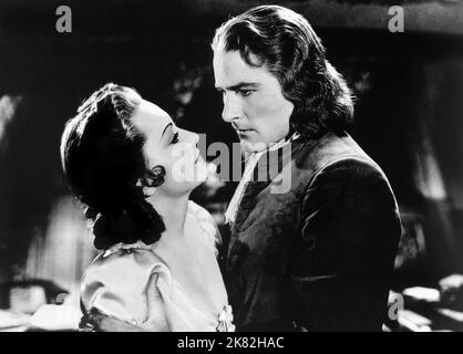 Olivia de Havilland & Errol Flynn Film Captain Blood (USA 1935) Charaktere: Arabella Bishop & Peter Blood Regie: Michael Curtiz 19. Dezember 1935 **WARNUNG** dieses Foto ist nur für redaktionelle Zwecke bestimmt und ist urheberrechtlich geschützt von WARNER BROS. Und/oder dem von der Film- oder Produktionsgesellschaft beauftragten Fotografen und dürfen nur durch Veröffentlichungen in Verbindung mit der Werbung für den oben genannten Film reproduziert werden. Eine obligatorische Gutschrift an WARNER BROS. Ist erforderlich. Der Fotograf sollte ebenfalls angerechnet werden, wenn er bekannt ist. Ohne schriftliche Genehmigung der Film Company kann keine kommerzielle Nutzung gewährt werden. Stockfoto