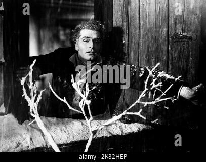 Laurence Olivier Film: Wuthering Heights (1936) Charaktere: Heathcliff 01 May 1939 **WARNUNG** Dieses Foto ist nur für den redaktionellen Gebrauch bestimmt und unterliegt dem Copyright von UNITED ARTISTS und/oder dem Fotografen, der von der Film- oder Produktionsfirma beauftragt wurde und kann nur von Publikationen im Zusammenhang mit der Bewerbung des oben genannten Films reproduziert werden. Eine obligatorische Gutschrift für UNITED ARTISTS ist erforderlich. Der Fotograf sollte auch bei Bekanntwerden des Fotos gutgeschrieben werden. Ohne schriftliche Genehmigung der Film Company kann keine kommerzielle Nutzung gewährt werden. Stockfoto