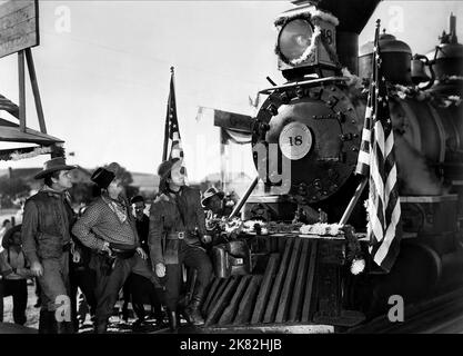 Alan Hale & Errol Flynn Film: Dodge City (USA 1939) Charaktere: Rusty Hart & Regie: Michael Curtiz 01. April 1939 **WARNUNG** Dieses Foto ist nur für redaktionelle Zwecke bestimmt und unterliegt dem Copyright von WARNER BROS. Und/oder des Fotografen, der von der Film- oder Produktionsfirma beauftragt wurde und nur durch Publikationen im Zusammenhang mit der Bewerbung des oben genannten Films reproduziert werden kann. Eine obligatorische Gutschrift an WARNER BROS. Ist erforderlich. Der Fotograf sollte auch bei Bekanntwerden des Fotos gutgeschrieben werden. Ohne schriftliche Genehmigung der Film Company kann keine kommerzielle Nutzung gewährt werden. Stockfoto