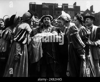 Charles Laughton Film: Das Privatleben Von Henry Viii. (USA 1933) Charaktere: König Heinrich VIII Regisseur: Alexander Korda 17. August 1933 **WARNUNG** Dieses Foto ist nur für redaktionelle Verwendung bestimmt und unterliegt dem Copyright von UNITED ARTISTS und/oder dem Fotografen, der von der Film- oder Produktionsfirma beauftragt wurde und kann nur durch Publikationen im Zusammenhang mit der Bewerbung des oben genannten Films reproduziert werden. Eine obligatorische Gutschrift für UNITED ARTISTS ist erforderlich. Der Fotograf sollte auch bei Bekanntwerden des Fotos gutgeschrieben werden. Ohne schriftliche Genehmigung der Film Company kann keine kommerzielle Nutzung gewährt werden. Stockfoto