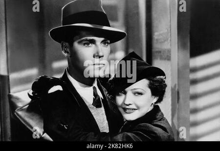 Henry Fonda & Sylvia Sidney Film: You Only Live Once (1937) Charaktere: Eddie Taylor & Joan Graham Taylor Regie: Fritz lang 29 January 1937 **WARNUNG** Dieses Foto ist nur für redaktionelle Verwendung bestimmt und unterliegt dem Copyright von UNITED ARTISTS und/oder dem von der Film- oder Produktionsfirma beauftragten Fotografen und kann nur durch Publikationen im Zusammenhang mit der Bewerbung des oben genannten Films reproduziert werden. Eine obligatorische Gutschrift für UNITED ARTISTS ist erforderlich. Der Fotograf sollte auch bei Bekanntwerden des Fotos gutgeschrieben werden. Ohne schriftliche Genehmigung der Film Company kann keine kommerzielle Nutzung gewährt werden. Stockfoto