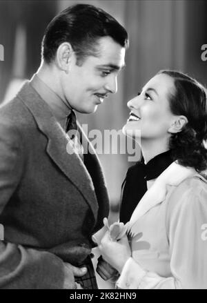 Clark Gable & Joan Crawford Film: Chained (1934) Regie: Clarence Brown 31 August 1934 **WARNUNG** Dieses Foto ist nur für redaktionelle Verwendung bestimmt und unterliegt dem Copyright von METRO-GOLDWYN-MAYER und/oder des Fotografen, der von der Film- oder Produktionsfirma beauftragt wurde und darf nur durch Publikationen im Zusammenhang mit der Bewerbung des oben genannten Films reproduziert werden. Eine obligatorische Gutschrift an METRO-GOLDWYN-MAYER ist erforderlich. Der Fotograf sollte auch bei Bekanntwerden des Fotos gutgeschrieben werden. Ohne schriftliche Genehmigung der Film Company kann keine kommerzielle Nutzung gewährt werden. Stockfoto