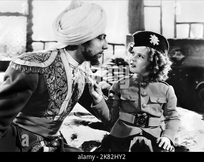 Cesar Romero & Shirley Temple Film: Wee Willie Winkie (1935) Charaktere: Khoda Khan, Priscilla 'Winkie' Williams Regie: John Ford 30 July 1937 **WARNUNG** Dieses Foto ist nur für redaktionelle Verwendung bestimmt und unterliegt dem Copyright von 20. CENTURY FOX und/oder des Fotografen, der von der Film- oder Produktionsfirma beauftragt wurde und kann nur durch Publikationen im Zusammenhang mit der Bewerbung des oben genannten Films reproduziert werden. Eine obligatorische Gutschrift an 20. CENTURY FOX ist erforderlich. Der Fotograf sollte auch bei Bekanntwerden des Fotos gutgeschrieben werden. Ohne schriftliche Genehmigung der Film Company kann keine kommerzielle Nutzung gewährt werden. Stockfoto