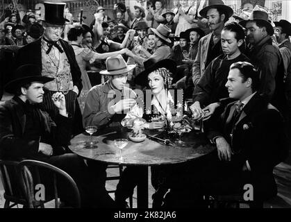 Marlene Dietrich, James Stewart & Brian Donlevy Film: Destry Rides Again (USA 1939) Charaktere: Frenchy, Thomas Jefferson 'Tom' Destry Jr., Kent Regie: George Marshall 30 November 1939 **WARNUNG** Dieses Foto ist nur für redaktionelle Verwendung bestimmt und unterliegt dem Copyright von UNIVERSAL und/oder dem Fotografen, der von der Film- oder Produktionsfirma beauftragt wurde und kann nur von Publikationen im Zusammenhang mit der Bewerbung des oben genannten Films reproduziert werden. Eine obligatorische Gutschrift an UNIVERSAL ist erforderlich. Der Fotograf sollte auch bei Bekanntwerden des Fotos gutgeschrieben werden. Eine kommerzielle Nutzung kann ohne schriftliche Genehmigung nicht gewährt werden Stockfoto