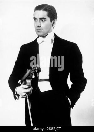 Tyrone Power Film: Alexander'S Ragtime Band (1938) Charaktere: Roger Grant ak Alexander Regie: Henry King 24 May 1938 **WARNUNG** Dieses Foto ist nur für den redaktionellen Gebrauch bestimmt und unterliegt dem Copyright von 20 CENTURY FOX und/oder des Fotografen, der von der Film- oder Produktionsfirma beauftragt wurde, und kann nur durch Publikationen im Zusammenhang mit der Bewerbung des oben genannten Films reproduziert werden. Eine obligatorische Gutschrift an 20 CENTURY FOX ist erforderlich. Der Fotograf sollte auch bei Bekanntwerden des Fotos gutgeschrieben werden. Ohne schriftliche Genehmigung der Film Company kann keine kommerzielle Nutzung gewährt werden. Stockfoto