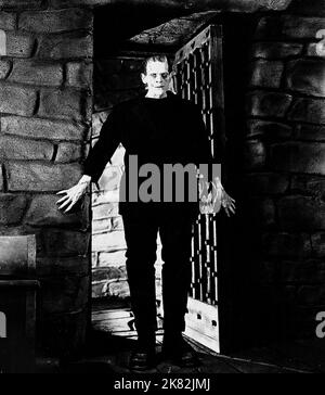 Boris Karloff Film: Frankenstein (USA 1931) Charaktere: Das Monster Regie: James Whale 21 November 1931 **WARNUNG** Dieses Foto ist nur für redaktionelle Verwendung bestimmt und unterliegt dem Copyright von UNIVERSAL und/oder dem Fotografen, der von der Film- oder Produktionsfirma beauftragt wurde und darf nur von Publikationen im Zusammenhang mit der Bewerbung des oben genannten Films reproduziert werden. Eine obligatorische Gutschrift an UNIVERSAL ist erforderlich. Der Fotograf sollte auch bei Bekanntwerden des Fotos gutgeschrieben werden. Ohne schriftliche Genehmigung der Film Company kann keine kommerzielle Nutzung gewährt werden. Stockfoto