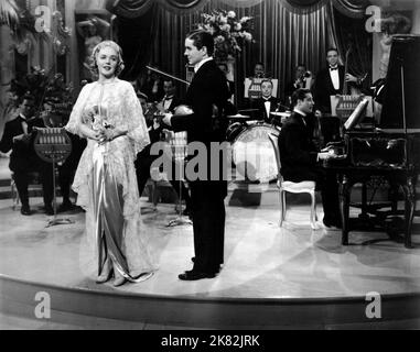 Alice Saye & Tyrone Power Film: Alexander'S Ragtime Band (1938) Regie: Henry King 24 May 1938 **WARNUNG** Dieses Foto ist nur für den redaktionellen Gebrauch bestimmt und unterliegt dem Copyright von 20 CENTURY FOX und/oder des Fotografen, der von der Film- oder Produktionsfirma beauftragt wurde, und kann nur durch Publikationen im Zusammenhang mit der Bewerbung des oben genannten Films reproduziert werden. Eine obligatorische Gutschrift an 20 CENTURY FOX ist erforderlich. Der Fotograf sollte auch bei Bekanntwerden des Fotos gutgeschrieben werden. Ohne schriftliche Genehmigung der Film Company kann keine kommerzielle Nutzung gewährt werden. Stockfoto