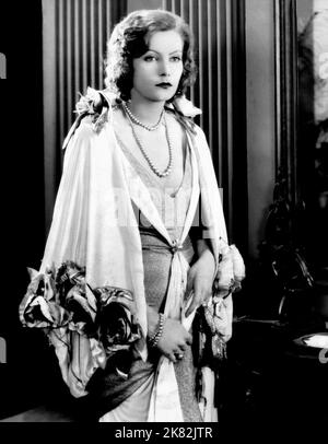 Greta Garbo Film Anna Karenina (1935) Charaktere: Anna Karenina Regie: Edmund Goulding 30. August 1935 **WARNUNG** dieses Foto ist nur für redaktionelle Zwecke bestimmt und unterliegt dem Urheberrecht von MGM und/oder dem Fotografen, der von der Film- oder Produktionsgesellschaft beauftragt wurde, und kann nur durch Veröffentlichungen in Verbindung mit der Werbung für den oben genannten Film reproduziert werden. Eine obligatorische Gutschrift an MGM ist erforderlich. Der Fotograf sollte ebenfalls angerechnet werden, wenn er bekannt ist. Ohne schriftliche Genehmigung der Film Company kann keine kommerzielle Nutzung gewährt werden. Stockfoto