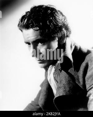 Ronald Colman Film: A Tale of Two Cities (USA 1935) Charaktere: Sydney Carton Regie: Jack Conway 15 December 1935 **WARNUNG** Dieses Foto ist nur für redaktionelle Zwecke bestimmt und unterliegt dem Copyright von MGM und/oder dem von der Film- oder Produktionsfirma beauftragten Fotografen und kann nur von Publikationen im Zusammenhang mit der Bewerbung des oben genannten Films reproduziert werden. Eine obligatorische Gutschrift an MGM ist erforderlich. Der Fotograf sollte auch bei Bekanntwerden des Fotos gutgeschrieben werden. Ohne schriftliche Genehmigung der Film Company kann keine kommerzielle Nutzung gewährt werden. Stockfoto