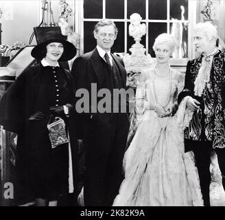 Mary Astor & John Barrymore Film: Beau Brummel (USA 1924) Charaktere: Lady Margery Alvanley, Gordon Bryon 'Beau' Brummel Regie: Harry Beaumont 30. März 1924 **WARNUNG** Dieses Foto ist nur für redaktionelle Zwecke bestimmt und unterliegt dem Copyright von WARNER BROS. Und/oder des Fotografen, der von der Film- oder Produktionsfirma beauftragt wurde und nur durch Publikationen im Zusammenhang mit der Bewerbung des oben genannten Films reproduziert werden kann. Eine obligatorische Gutschrift an WARNER BROS. Ist erforderlich. Der Fotograf sollte auch bei Bekanntwerden des Fotos gutgeschrieben werden. Ohne schriftliche Genehmigung der Film Company kann keine kommerzielle Nutzung gewährt werden. Stockfoto