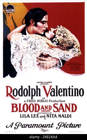 Rudolph Valentino & Lila Lee Film: Blood & Sand (USA 1922) Charaktere: Juan Gallardo, Carmen / Rodolph, Rodolfo Regie: Fred Niblo 05. August 1922 **WARNUNG** Dieses Foto ist nur für redaktionelle Zwecke bestimmt und unterliegt dem Copyright von PARAMOUNT und/oder des Fotografen, der von der Film- oder Produktionsfirma beauftragt wurde und darf nur von Publikationen im Zusammenhang mit der Bewerbung des oben genannten Films reproduziert werden. Eine obligatorische Gutschrift an PARAMOUNT ist erforderlich. Der Fotograf sollte auch bei Bekanntwerden des Fotos gutgeschrieben werden. Ohne schriftliche Genehmigung der Film Company kann keine kommerzielle Nutzung gewährt werden. Stockfoto