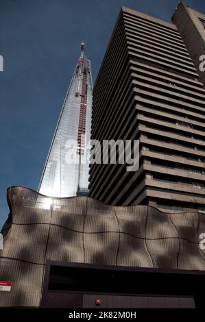 Hospital Tower Block, Guy's Hospital, Southwark, London, UK - neben Guy's Tower Block ist das höchste Gebäude in London, The Shard. Stockfoto