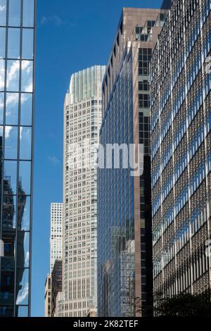 One Vanderbilt ist ein Supertall unter Bürohochhäusern an der Madison Avenue in Midtown Manhattan, 2022, New York City, USA Stockfoto