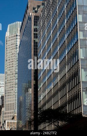 One Vanderbilt ist ein Supertall unter Bürohochhäusern an der Madison Avenue in Midtown Manhattan, 2022, New York City, USA Stockfoto