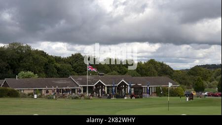 Tidworth Garrison Golf Club, Bulford Road, Tidworth, Wiltshire, England, Großbritannien - Blick auf Clubhaus und Praxis grün. Stockfoto