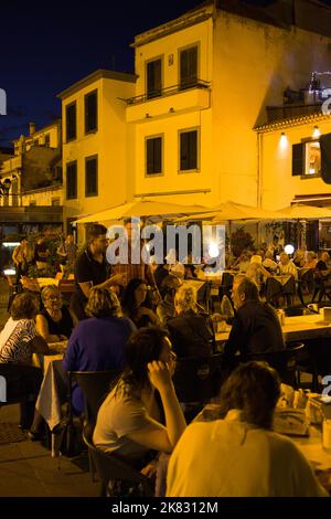 Portugal, Madeira, Funchal, Zona Velha, Restaurants, Menschen, Tourismus, Nachtleben Stockfoto