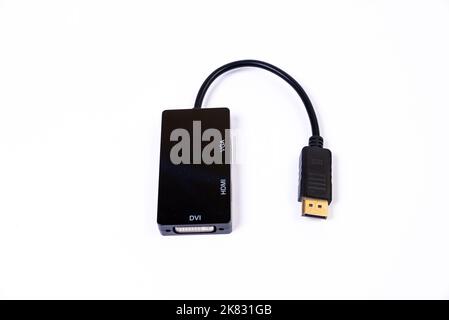 USB Typ C Adapter oder Hub mit verschiedenem Zubehör - Pendrives, hdmi, ethernet, VGA DP HDMI, Kabel. Verschiedene Konverterkabel für Computer und smartp Stockfoto