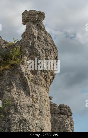 Bemerkenswerter Felsen in der Stadt der Steine, innerhalb des Grands Causses Regional Natural Park, denkmalgeschützte Naturstätte. Aveyron, Cevennes, Frankreich. Stockfoto