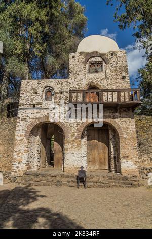 Eingangstor der Kirche Debre Birhan (Berhan) Selassie in Gondar, Äthiopien. Stockfoto