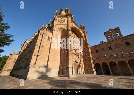 Das Konvento de San Esteban, ein Dominikanerkloster, wurde 1524 auf Initiative von Kardinal Juan Alvarez de Toledo erbaut. Salamanca Stockfoto