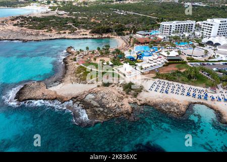 Luftaufnahme von Nissi Beach, Ayia Napa, Zypern. Stockfoto