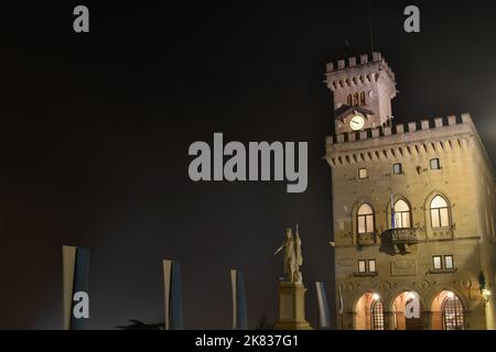 Palazzo Pubblico bei Nacht. San Marino Stockfoto