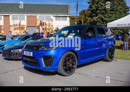 Range Rover Sport SVR 2018, ausgestellt auf der Poster Cars & Supercars Assembly im Bicester Heritage Centre Stockfoto