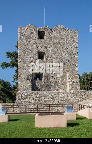 DROBETA TURNU-SEVERIN, RUMÄNIEN-04. APRIL: Ruinen einer mittelalterlichen Festung am 04. April 2018 in Drobeta Turnu-Severin. Stockfoto