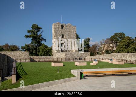 DROBETA TURNU-SEVERIN, RUMÄNIEN-04. APRIL: Ruinen einer mittelalterlichen Festung am 04. April 2018 in Drobeta Turnu-Severin. Stockfoto