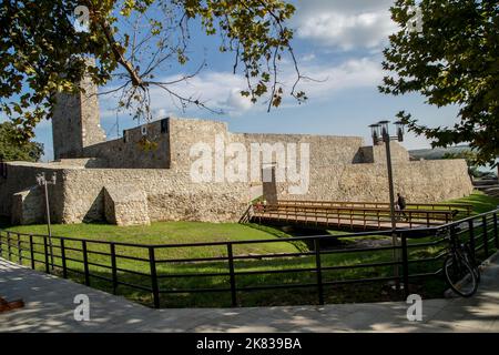 DROBETA TURNU-SEVERIN, RUMÄNIEN-04. APRIL: Ruinen einer mittelalterlichen Festung am 04. April 2018 in Drobeta Turnu-Severin. Stockfoto